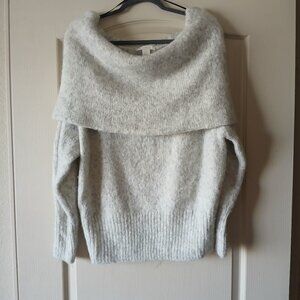 Women's oversize sweater.